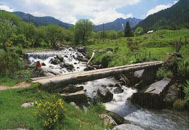 Iconographie - La Dordogne et au fond le Puy de Sancy