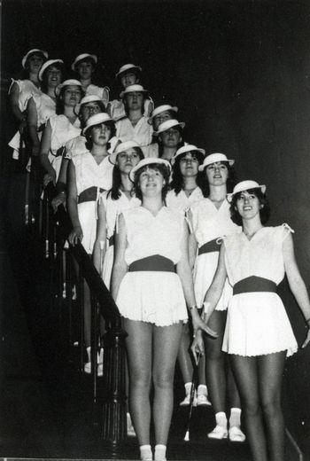 Iconographie - La Saint-Laurent - Majorettes du Showband, Hollande