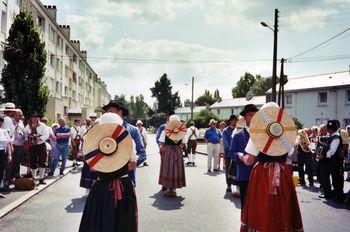 Iconographie - La Saint-Laurent - Groupe folklorique de Royal Wootton Bassett , Angleterre