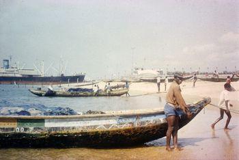 Iconographie - Georges Tanneau en escale du Maurice Delmas en lagune d'Abidjan
