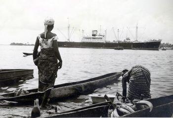 Iconographie - Georges Tanneau en escale du Maurice Delmas en lagune d'Abidjan