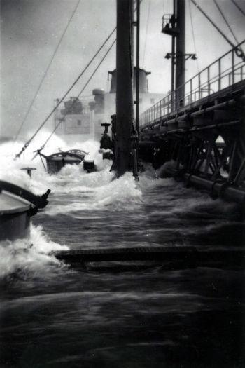 Iconographie - Tempête sur le pont