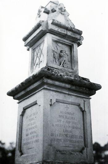 Iconographie - Monument de François Crochet, au cimetière