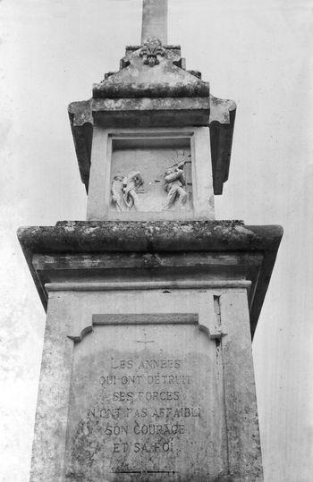 Iconographie - Monument de François Crochet, au cimetière