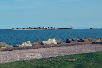 Iconographie - L'île de Tatihou vue du port