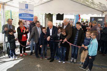 Iconographie - L'outil en main - L'inauguration de l'atelier de menuiserie