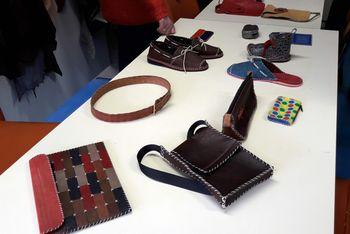 Iconographie - L'outil en main - Objets de cuirs réalisés par les enfants