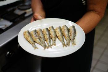 Iconographie - Restaurant Le Golf - Préparation de la sardine