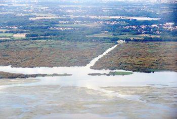 Iconographie - Le lac de Grand-Lieu vu d'avion