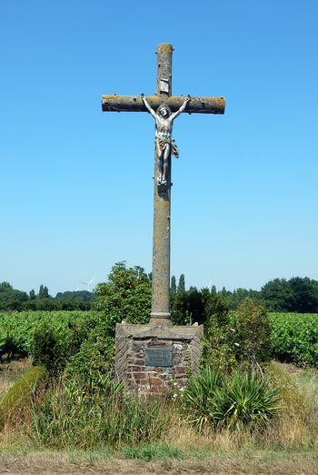 Iconographie - Croix élevée par l'abbé Morineau