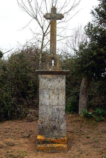 Iconographie - Croix de la famille Pichaud à la Sauzaie