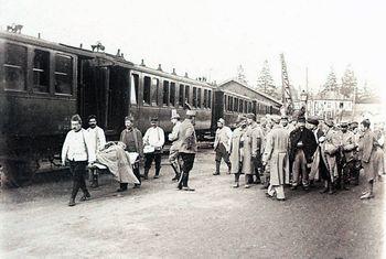 Iconographie - Arrivée d'un train de blessés