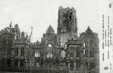 Iconographie - Façade de l'hôtel de Ville devant le beffroi