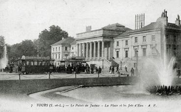 Iconographie - Le Palais de Justice - La place et les jets d'eau