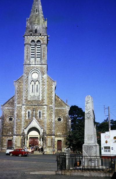 Iconographie - L'église et le monuments aux Morts