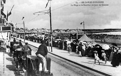 Iconographie - La plage et le remblai un jour de courses