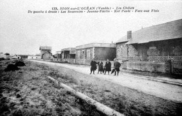 Iconographie - Les châlets. De gauche à droite : Les souvenirs, Jeanne-Emilie, Ker Paule, Face au flots