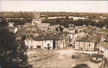 Iconographie - Panoramique vers la vieille église romane