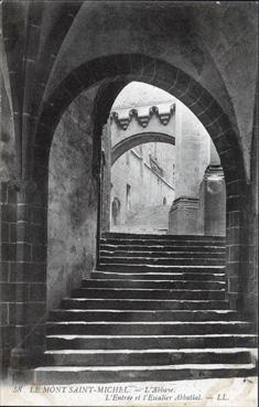 Iconographie - L'abbaye - L'entrée et l'escalier abbatial