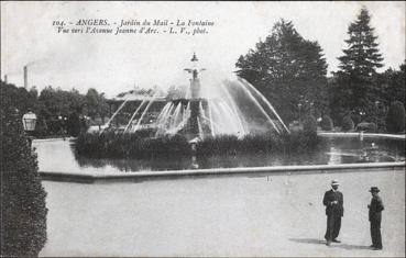 Iconographie - Jardin du Mail - La fontaine, vue vers l'avenue Jeanne d'Arc