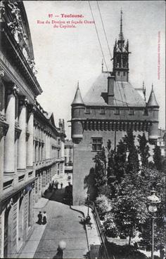 Iconographie - Rue du Donjon et façade Ouest du Capitol