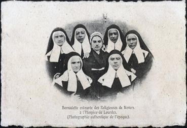 Iconographie - Bernadette entourée es religieuses de Nevers à l'hospice de Lourdes
