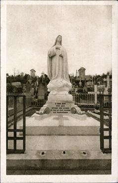 Iconographie - Monument élevé au cimetière
