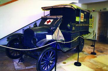 Iconographie - Ambulance Ford américaine au château de Blérancourt