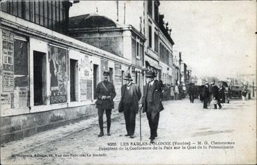 Iconographie - M. G. Clemenceau, président de la Conférence de la Paix sur le quai de la Poissonnerie