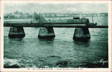 Iconographie - Bateaux de pêche sortant du port