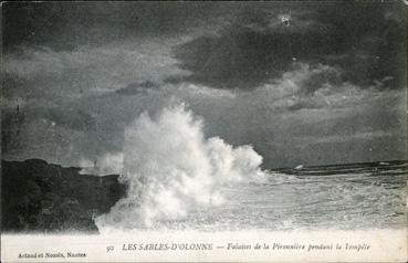 Iconographie - Falaises de la Pironnière pendant la tempête