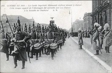 Iconographie - La Garde impériale allemande défilant devant le Kaiser