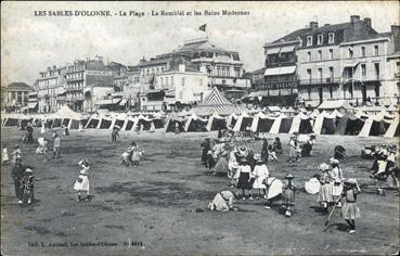 Iconographie - La plage - Le remblai et les bains modernes