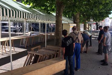 Iconographie - Feux de la Saint-Jean - Montage des stands