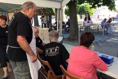 Iconographie - Feux de la Saint-Jean - Les caisses repas