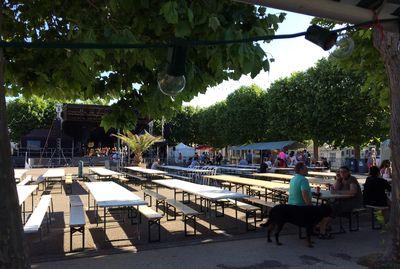 Iconographie - Feux de la Saint-Jean - Tables pour les repas