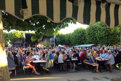 Iconographie - Feux de la Saint-Jean - Tables pour les repas