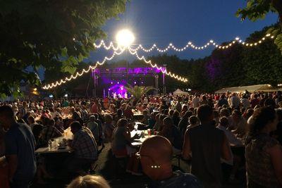 Iconographie - Feux de la Saint-Jean - Tables pour les repas