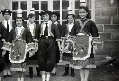 Iconographie - Fillettes en costumes de scène
