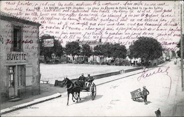 Iconographie - La place du Champ de foire, au fond la rue des Sables