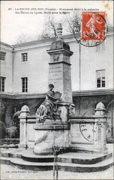 Iconographie - Monument élévé à la mémoire des élèves du lycée, morts pour la patrie