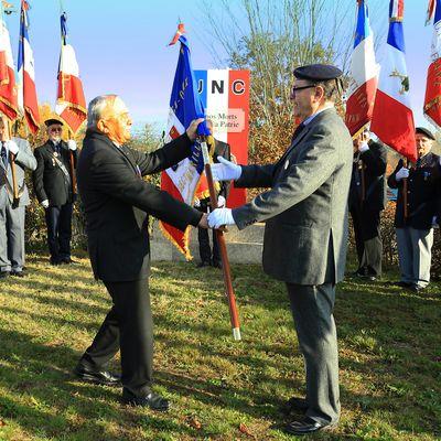 Iconographie - Remise de drapeau à la section UNC Faymoreau-Marillet