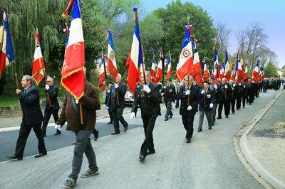 Iconographie - Cérémonie patriotique avec l'UNC 85