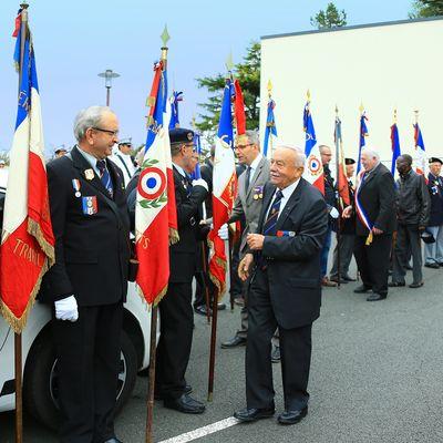 Iconographie - Cérémonie patriotique avec l'UNC 85