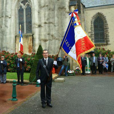 Iconographie - Remise du drapeaux aux soldats de France avec l'UNC 85
