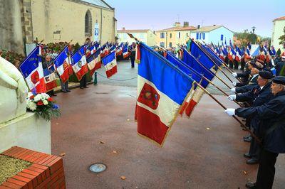 Iconographie - Remise du drapeaux aux soldats de France avec l'UNC 85