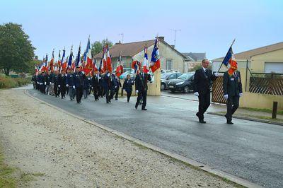 Iconographie - Remise du drapeaux aux soldats de France avec l'UNC 85
