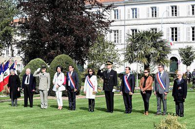 Iconographie - Rassemblement au mémorial de la Résistance place François 1er