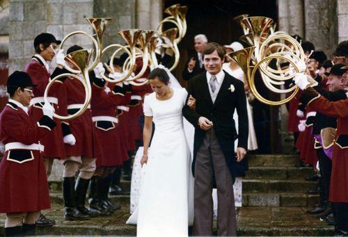 Iconographie - Le Bien-Allé faisant la haie d'honneur lors d'un mariage