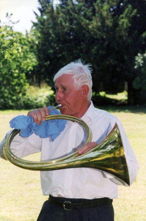 Iconographie - Le Bien-Allé - Michel Pégnié à sa maison de campagne